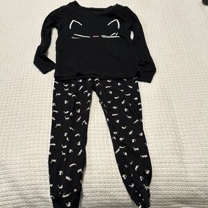 Old Navy size 4T Black Cat Print Kids Pajamas. Like new